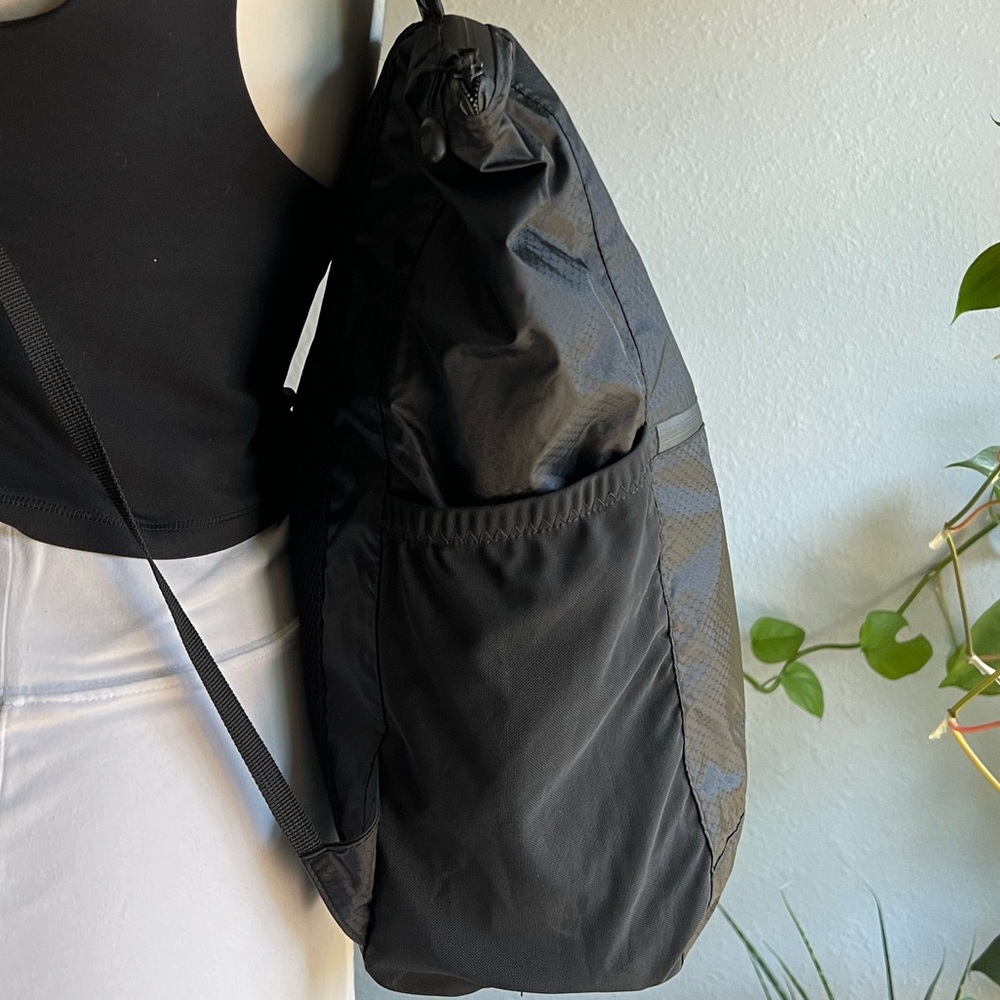 Travoost lightweight backpack 22L - Picture 2 of 11